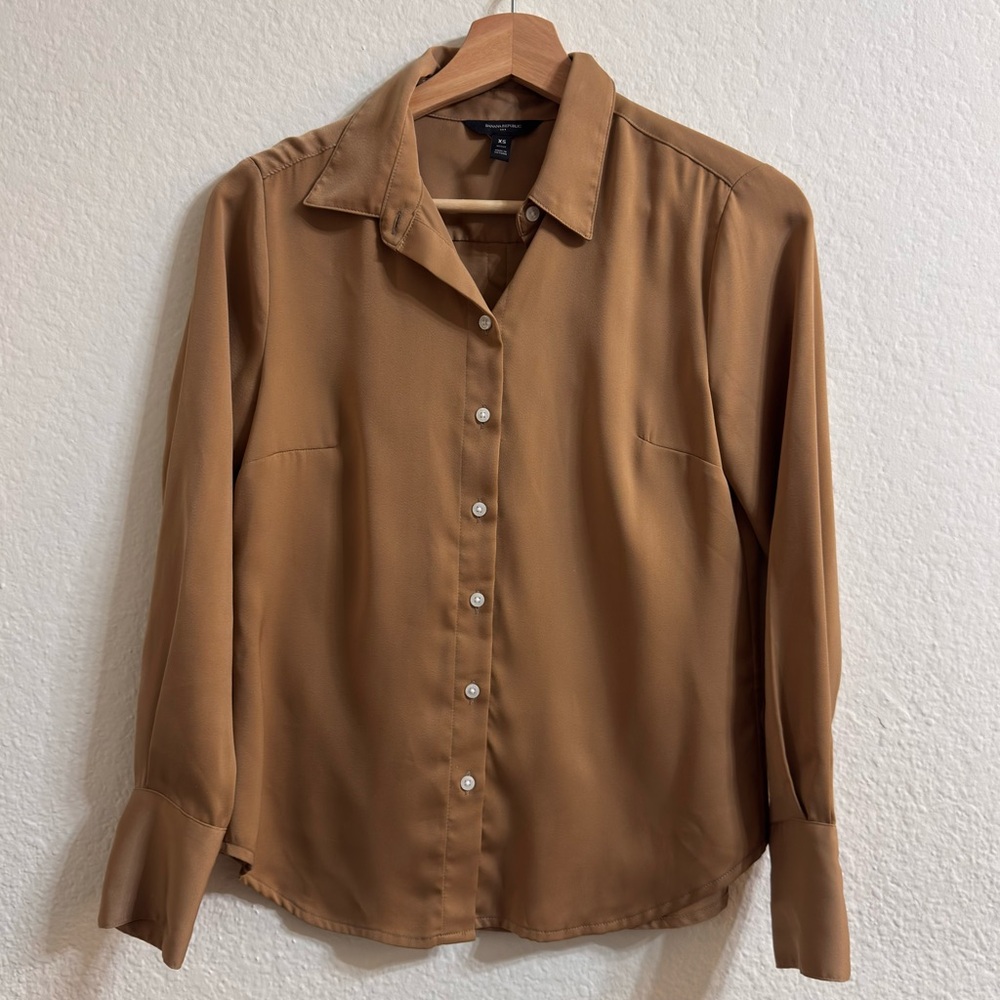 Banana Republic Satin Classic Shirt - XS